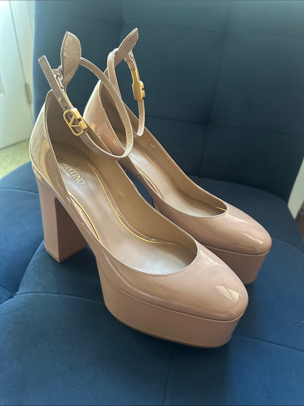 Valentino Beige Patent Tango Ankle Strap Pumps Size 40 - Picture 5 of 13